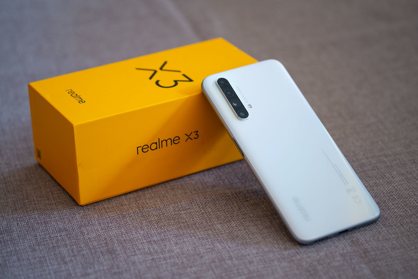 В сеть утекли спецификации флагмана Realme X3: IPS-дисплей на 120 Гц, чип Snapdragon 855+, батарея с зарядкой на 30 Вт и квадро-камера