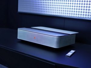 Leica Cine 1 — перший лазерний проектор компанії. Має Google TV, проекцію 120″, 4K UHD і ціну $8300