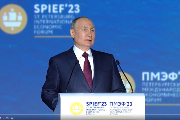 Владимир Путин на ПМЭФ рассказывает об экономике России и ее будущем - трансляция