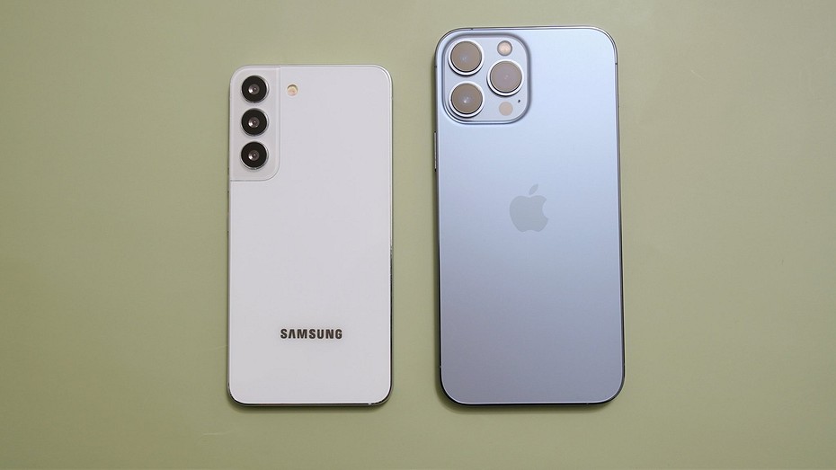 Samsung Galaxy S22 сравнили с iPhone 13 Pro Max на фото