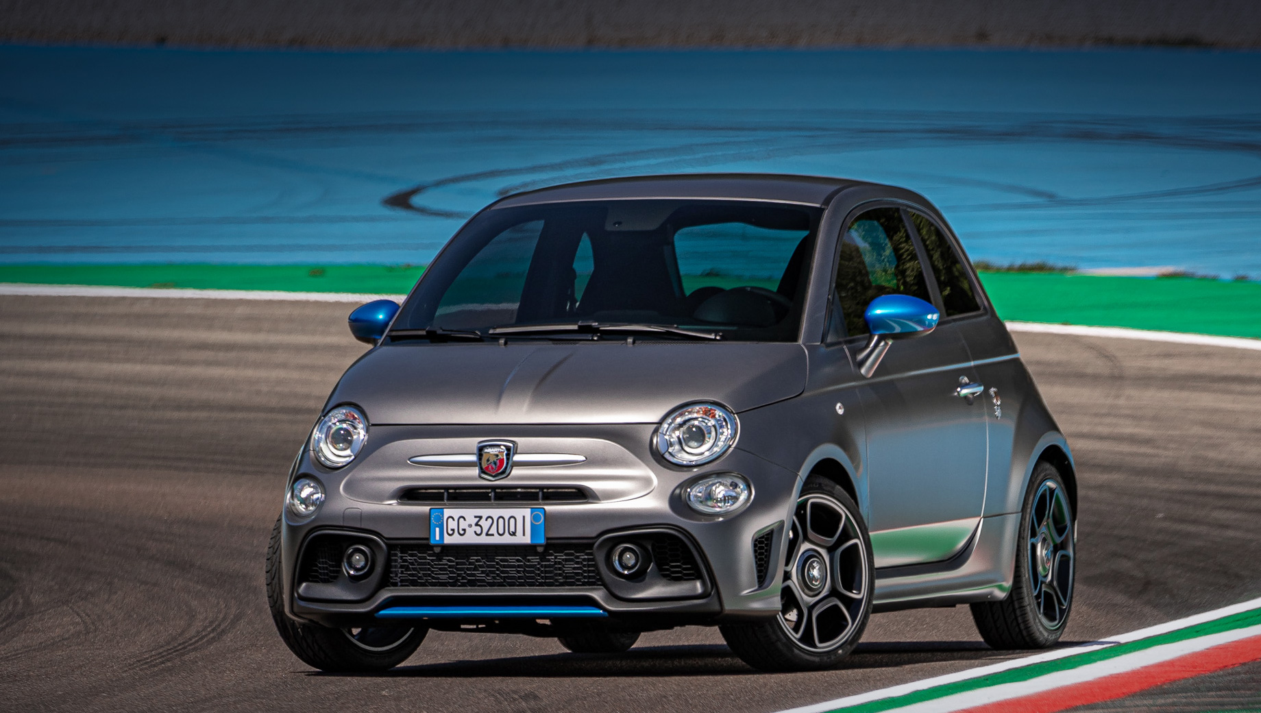 Спецверсия Abarth F595 отличилась системой выпуска