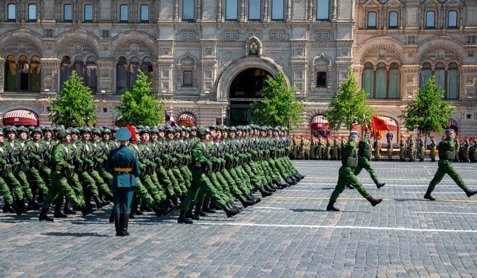 Россию обвинили в расизме при проведении парада Победы в Москве