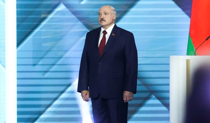 Политолог: Лукашенко продает Западу идею о том, что Белоруссии угрожает Россия