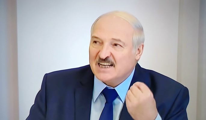 Лукашенко поручил военным принять 'самые жесткие меры' из-за протестов