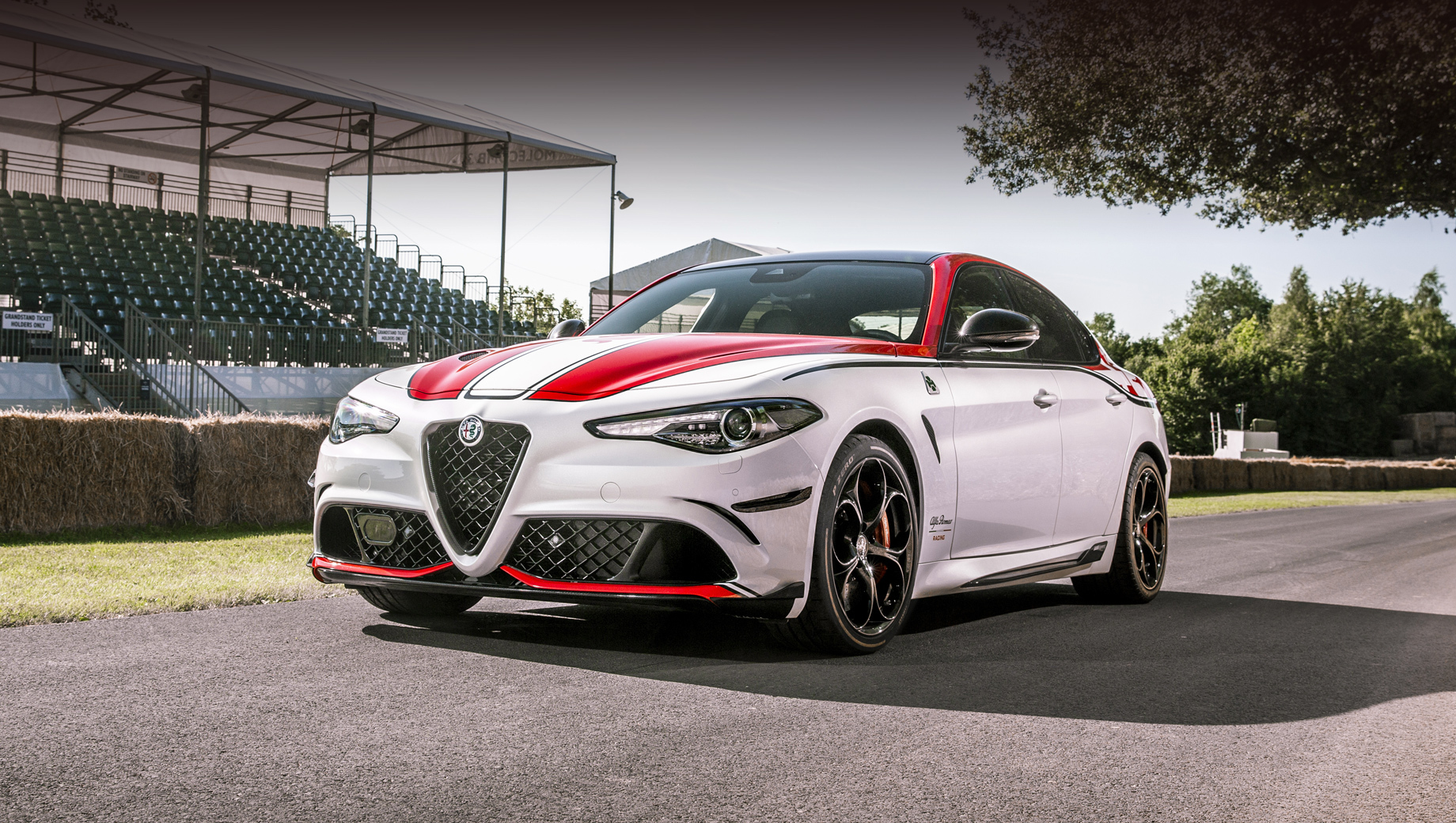 Alfa Romeo Giulia Quadrifoglio GTA бросит вызов быстрым седанам