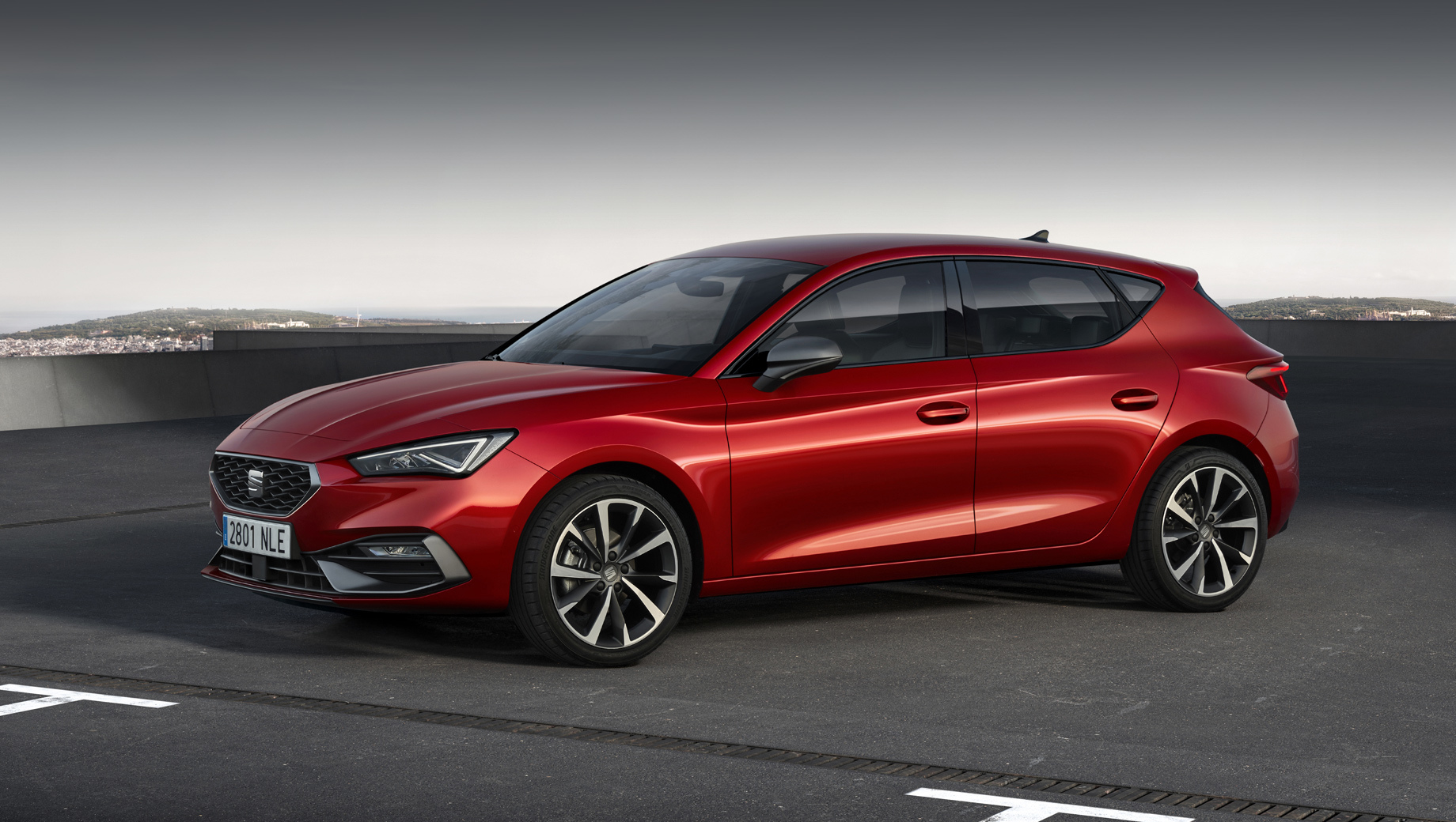 Новый Seat Leon облёк технику Гольфа в яркую обёртку