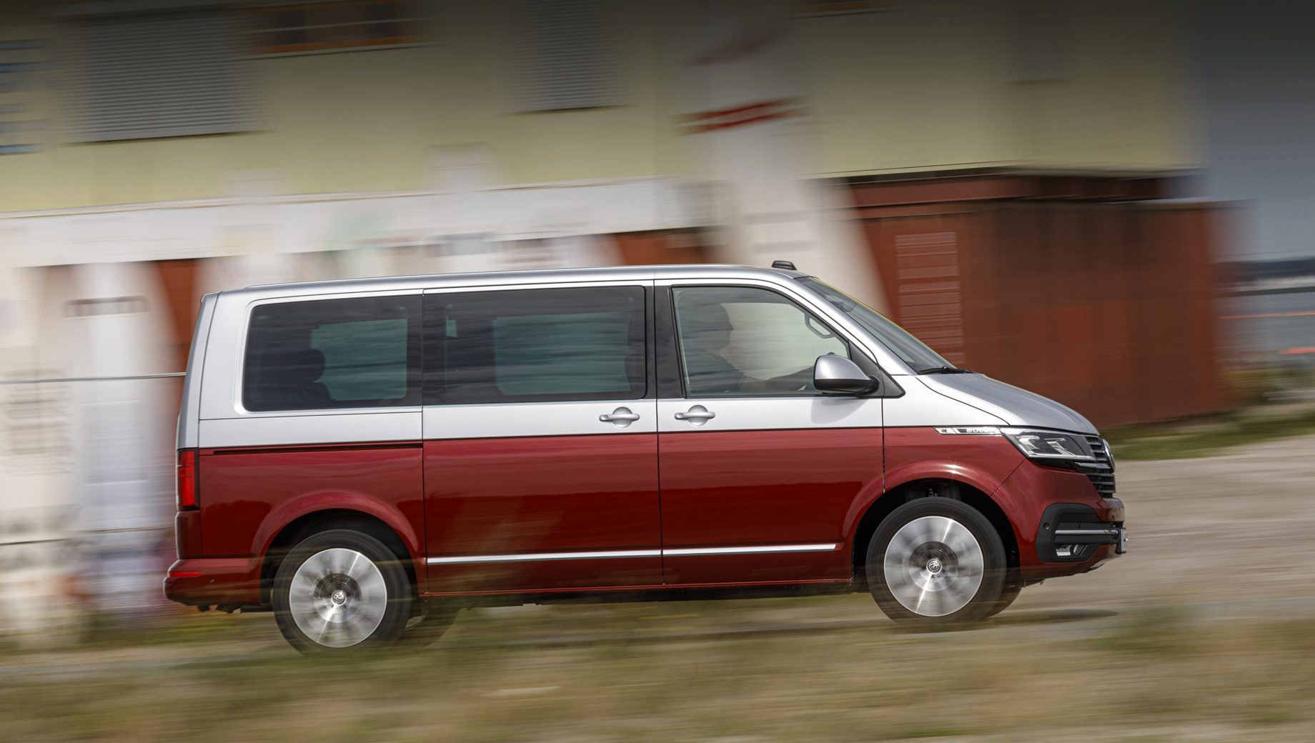 Вэн Volkswagen T6.1 расположился в середине сегмента