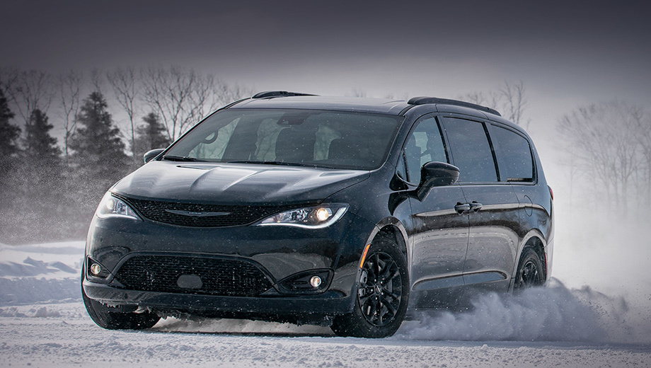 В США начались продажи минивэна Chrysler Pacifica AWD