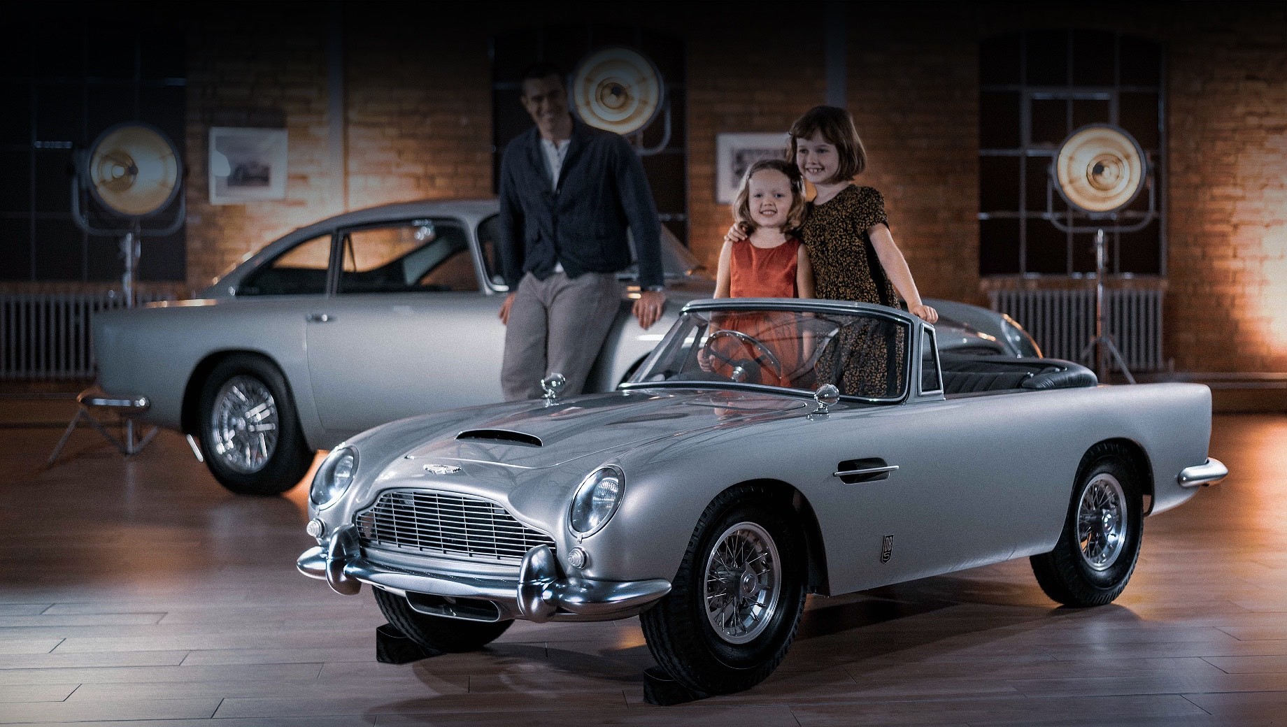 Фирма Little Car подготовила Aston Martin DB5 для детей