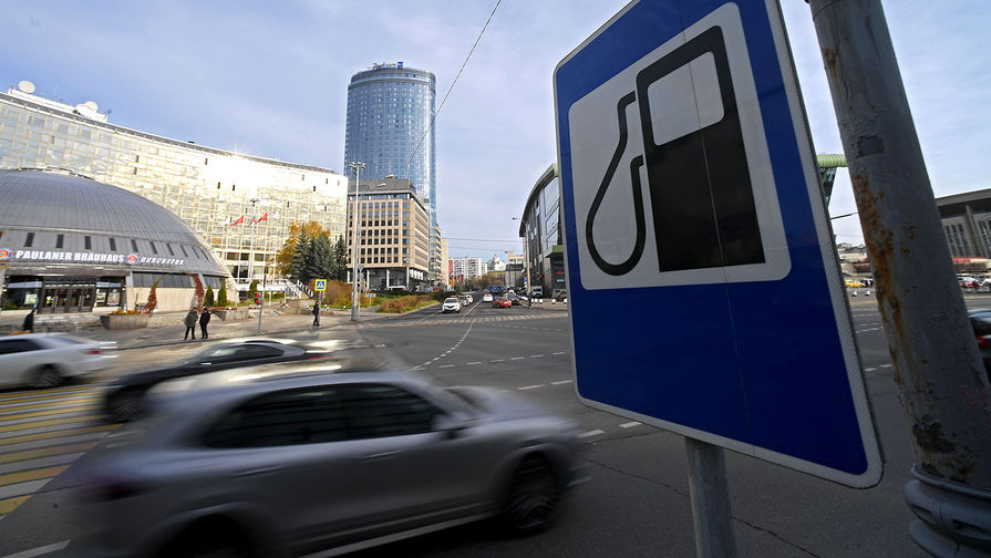 В Москве предложили временно снять ограничение на торговлю пивом на заправках