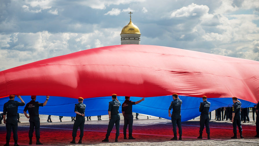 Судья КС призвал не считать Россию преемницей 'незаконно созданного' СССР