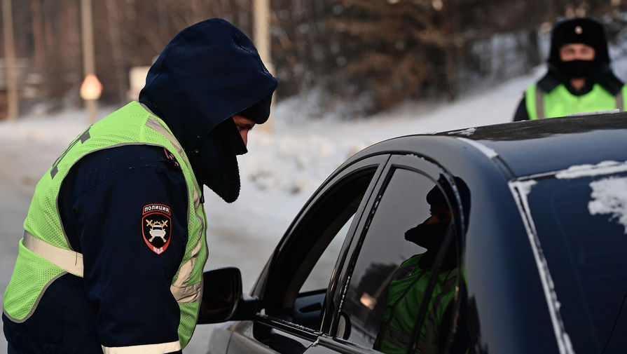 Кубанец пытался выпить алкоголь и сделать селфи в автомобиле ДПС