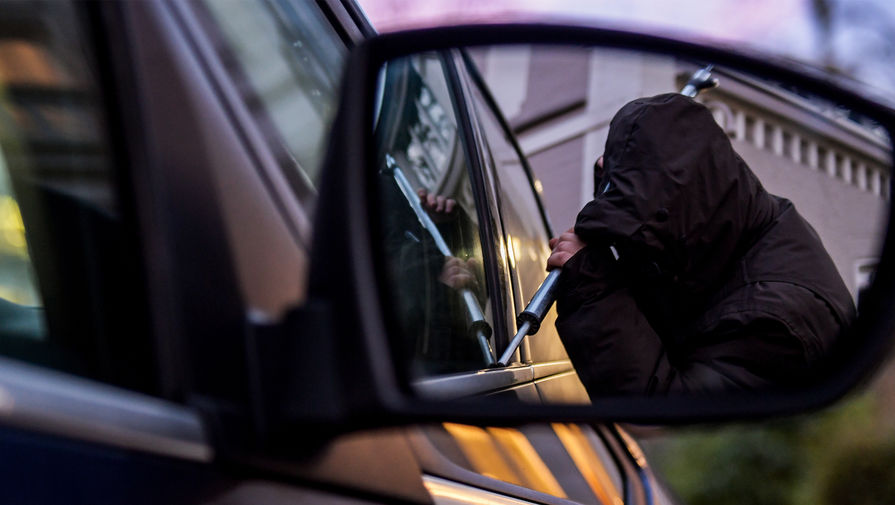 В Германии пьяный поляк застрял под автомобилем, когда хотел украсть катализатор