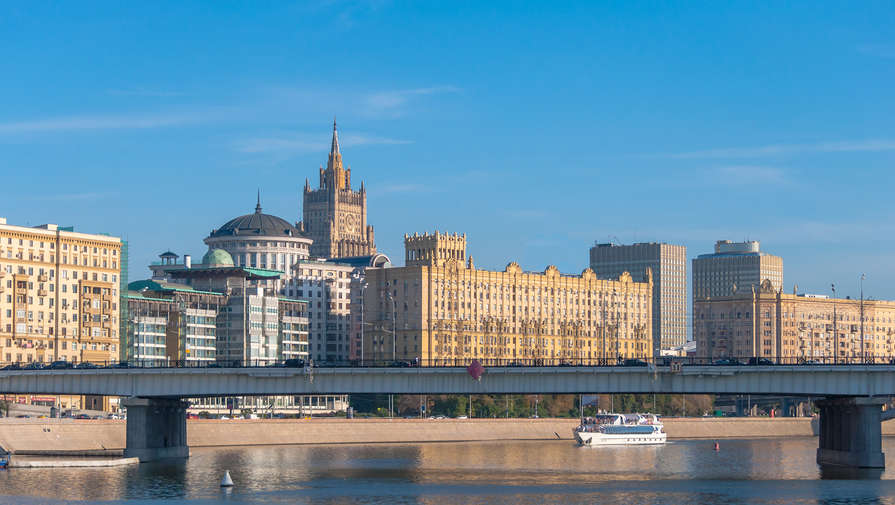 Shot: из Москвы-реки достали тело мужчины, которое долгое время провело в воде