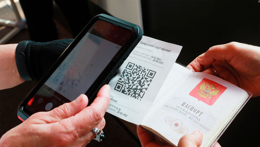 В Петербурге переболевшим коронавирусом дали совет по получению QR-кода