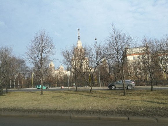 В Москве плюс девять и переменная облачность