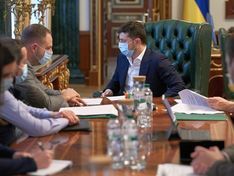 Премьер Украины рассказал Зеленскому о подготовке к смягчению режима карантина