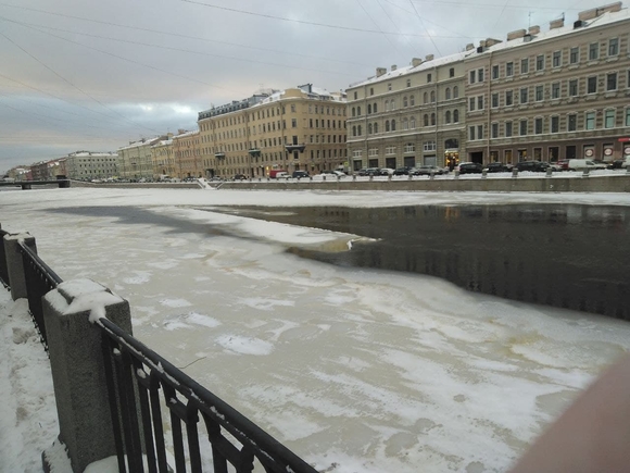 В Петербурге плюс четыре, возможен дождь