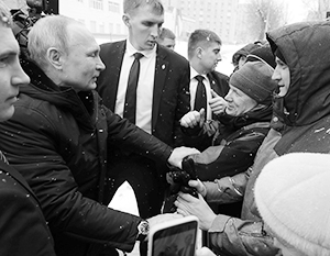 Путин остановил кортеж, чтобы пообщаться с жителями Череповца