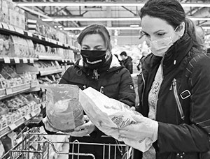 Снижение ажиотажного спроса на продукты отметили в Москве