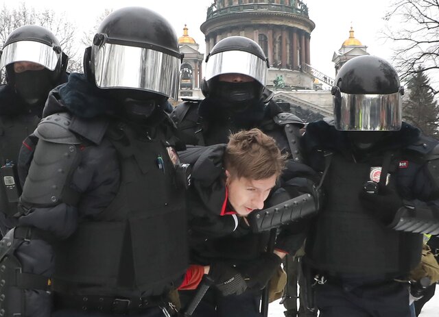 «Отказ в праве на политическую оппозицию — это возврат в сталинскую эпоху». США и Европа осудили насилие против протестующих в России