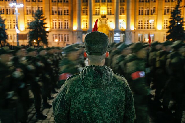 В России все больше обсуждают мобилизацию. Дмитрий Песков говорит, что это «неправда и чушь». Что происходит?