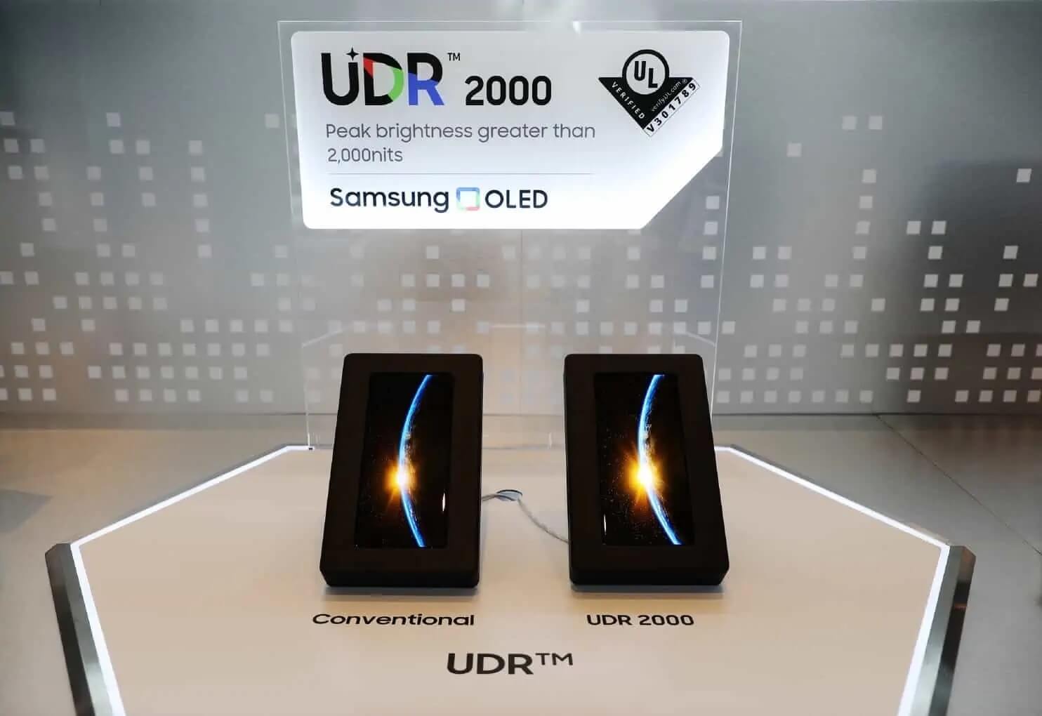 Samsung представила дисплей UDR 2000