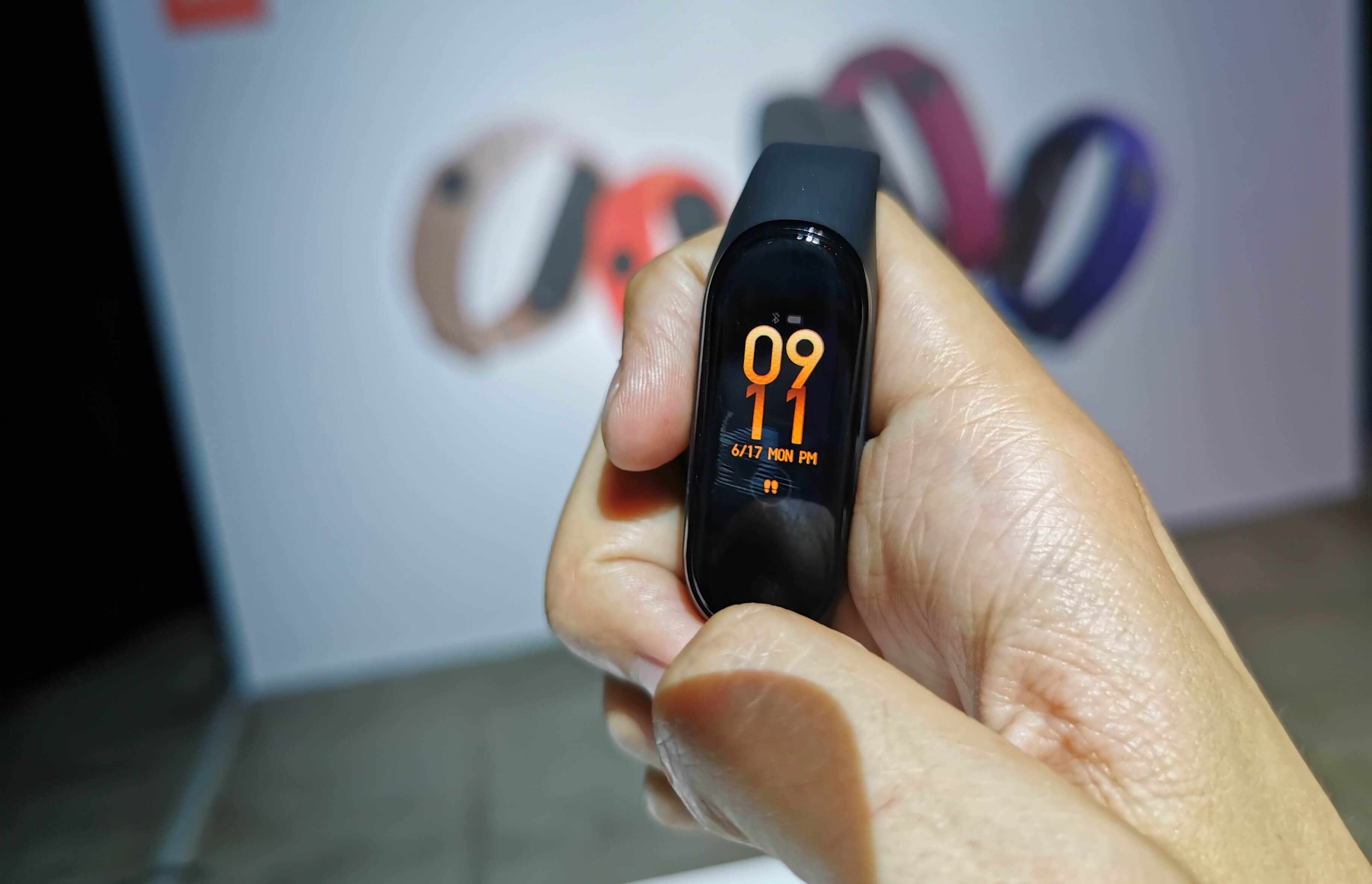 Mi Smart Band 4 NFC прекратит поддержку бесконтактной оплаты