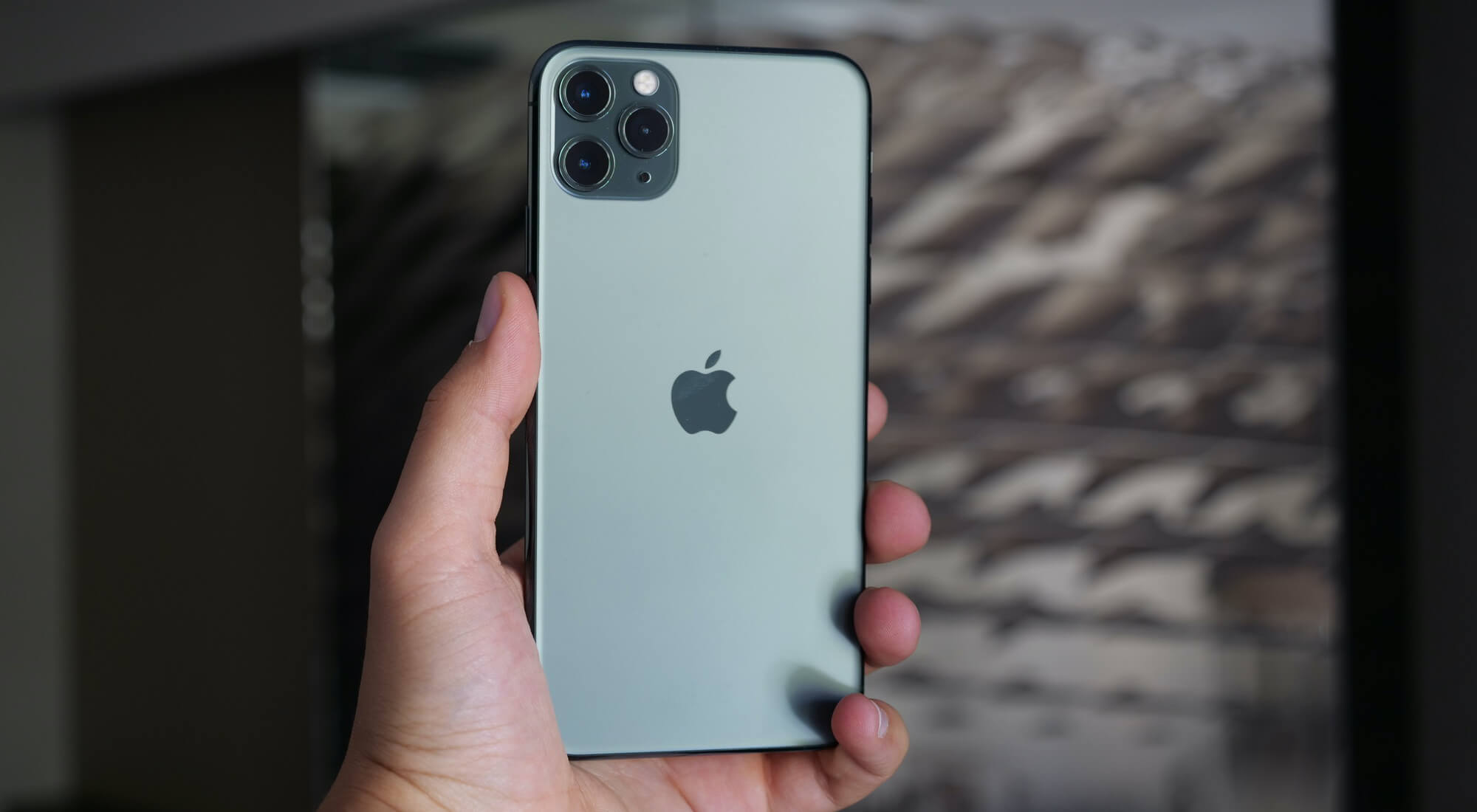 Продажи iPhone могут рухнуть на 30% из-за запрета WeChat