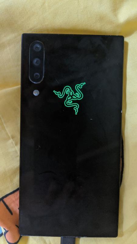 Игровой смартфон Razer Phone 3 показали на фото