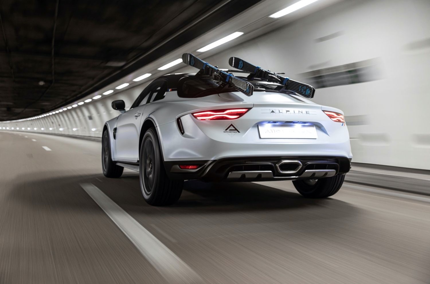 Купе Alpine A110 подготовили для поездок в горы