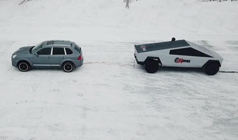 Видео: российский Cybertruck из УАЗа выставили против Porsche Cayenne