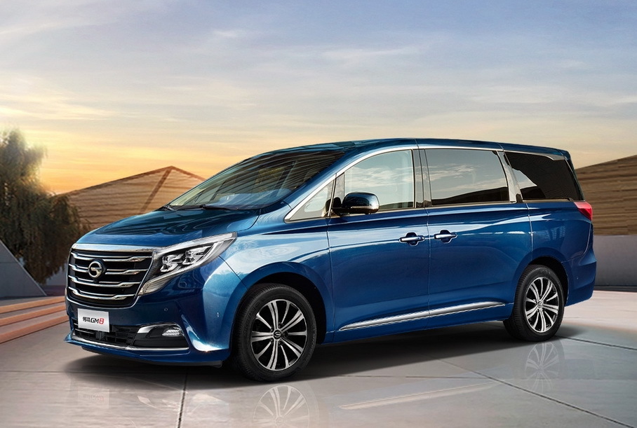 Китайцы привезли в Россию роскошный минивэн размером с Toyota Alphard