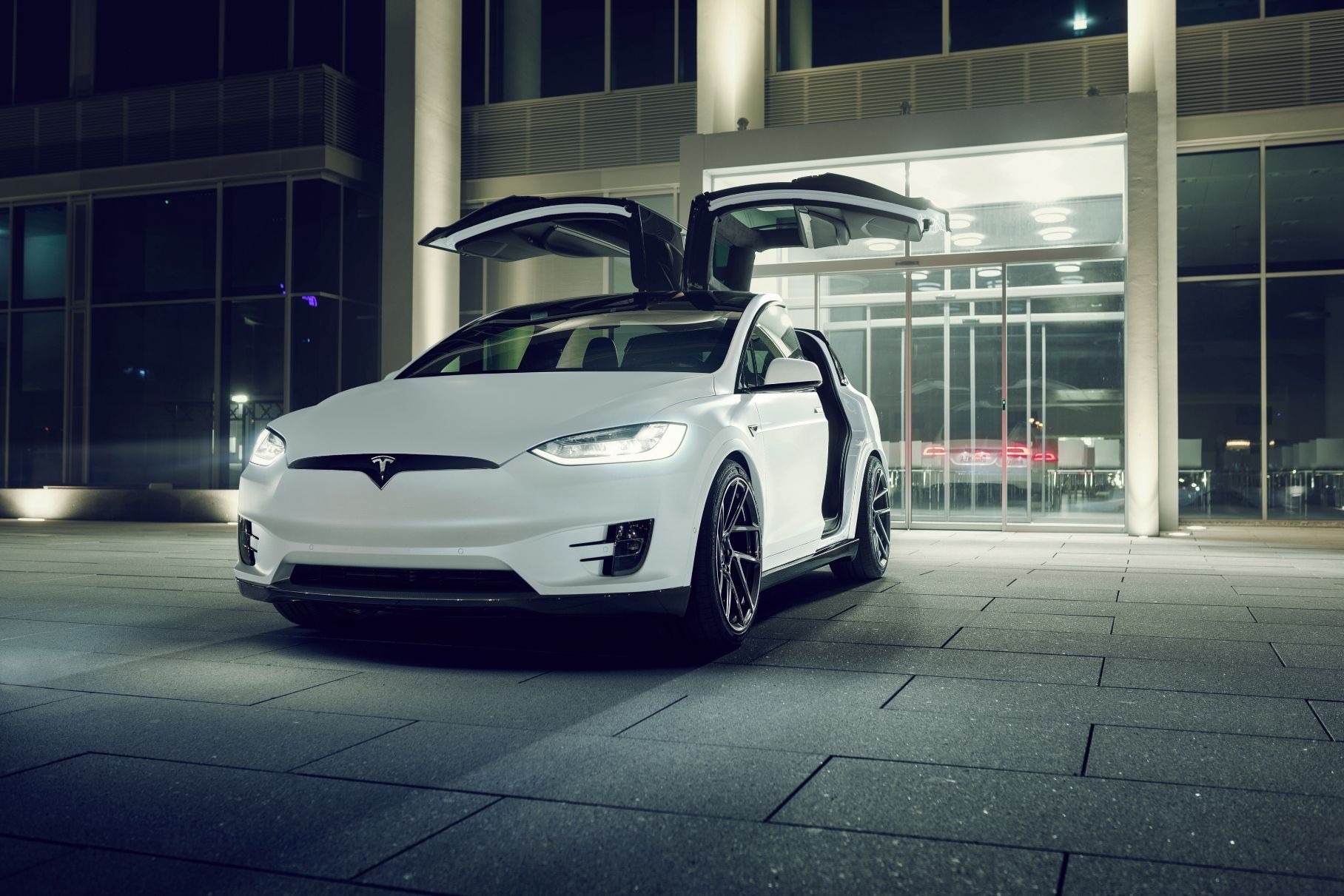 Tesla Model X отзывают из-за заводского брака