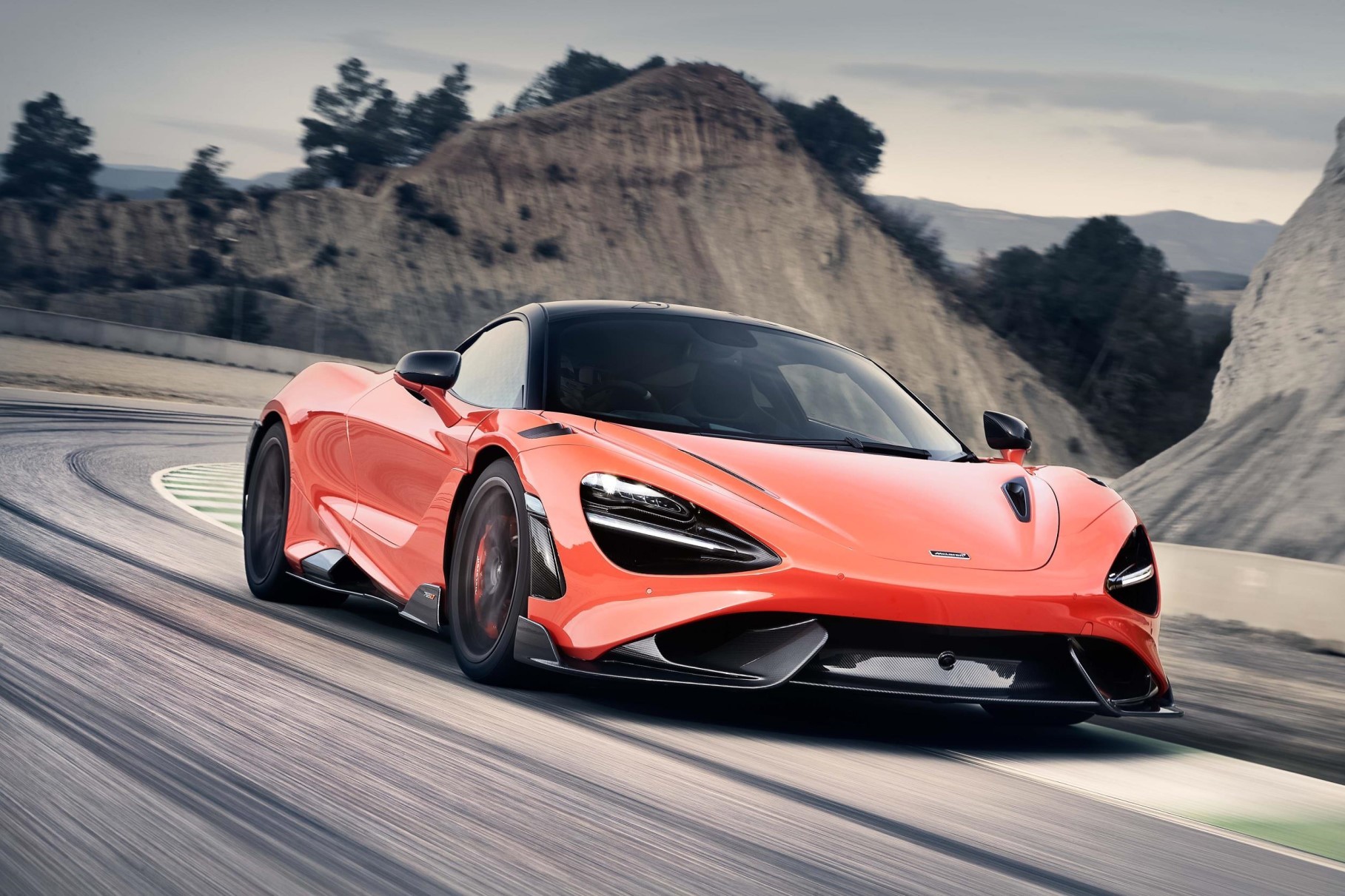 Суперкар McLaren 720S сделали легче, мощнее и технологичнее