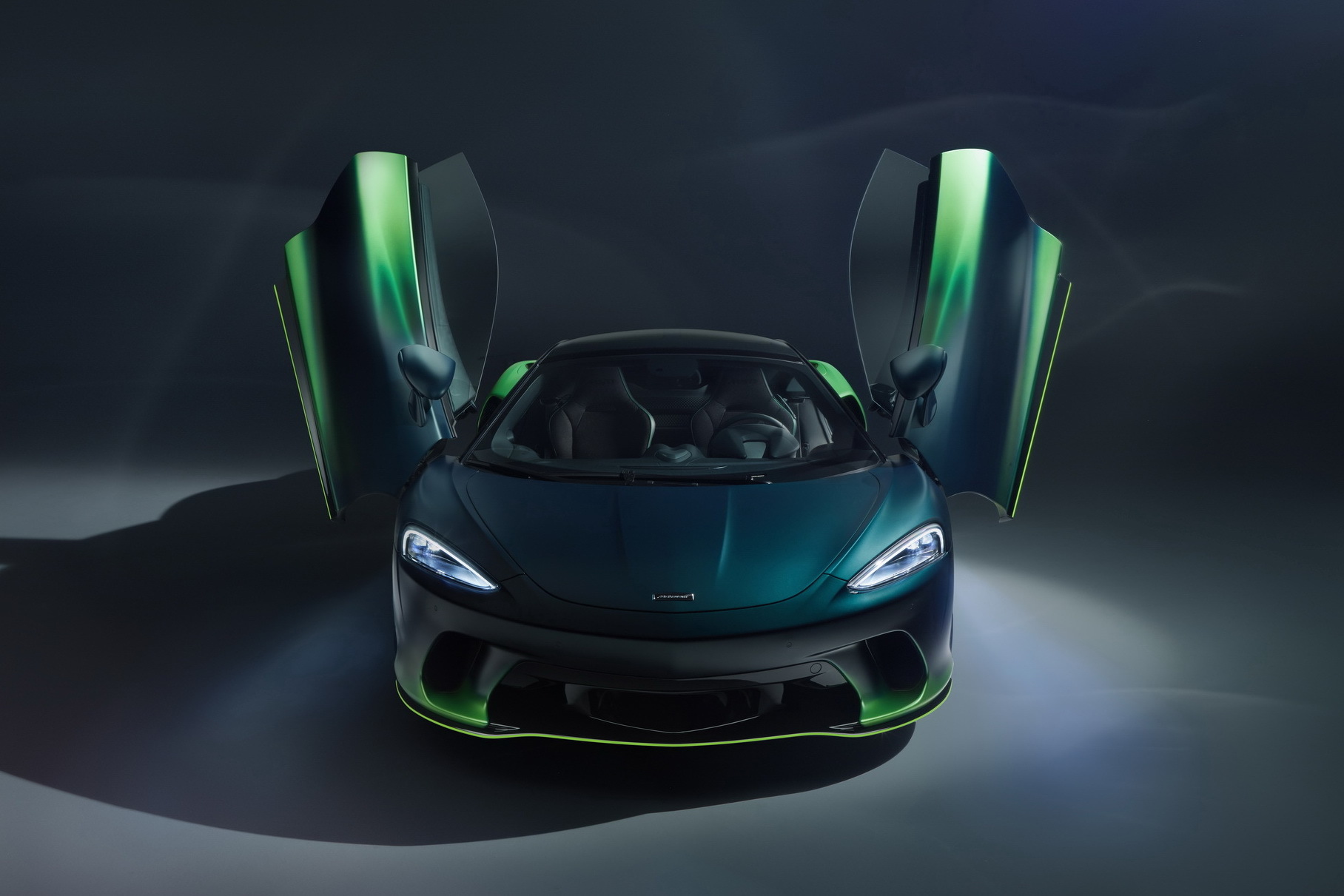 McLaren выпустил суперкар цвета-хамелеон с кашемировым интерьером