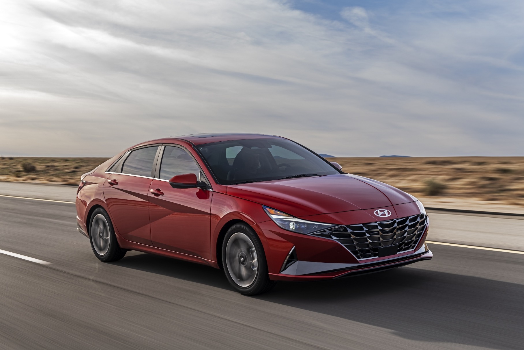 Новая Hyundai Elantra кардинально изменилась и впервые стала гибридной