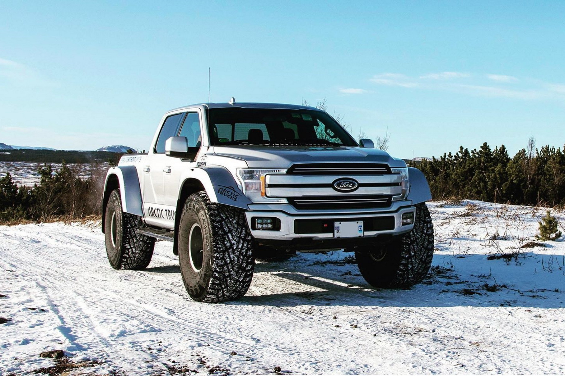 Посмотрите на безумный Ford F-150 Arctic Trucks на 44-дюймовых колёсах