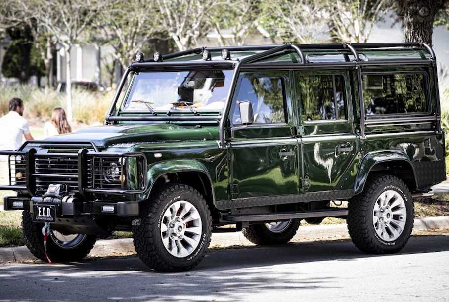 Вот так выглядит Land Rover Defender с мотором от Corvette и мини-баром