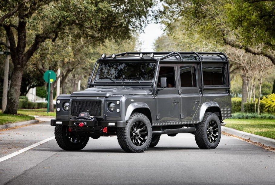 Land Rover Defender превратили в роскошный электрокар с мотором от Tesla