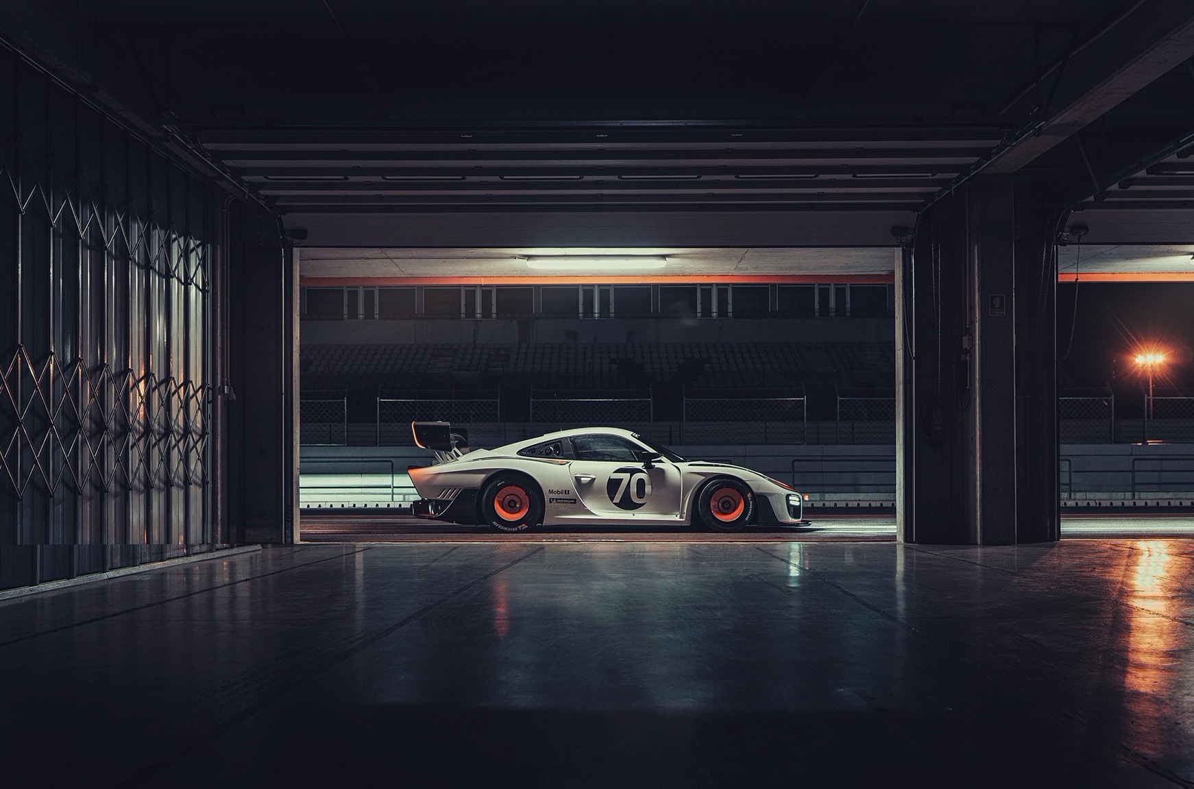 Porsche 935: трековый спорткар с наклейками за два миллиона рублей