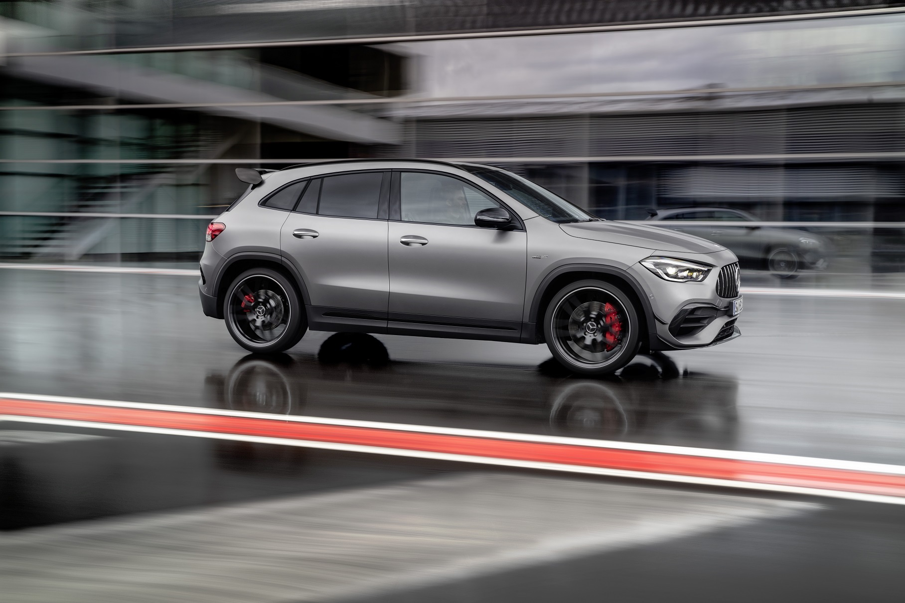 Объявлены рублёвые цены на новый Mercedes-AMG GLA