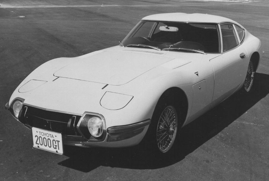 Toyota начала выпускать запчасти для спорткара 2000GT. Ему 50 лет