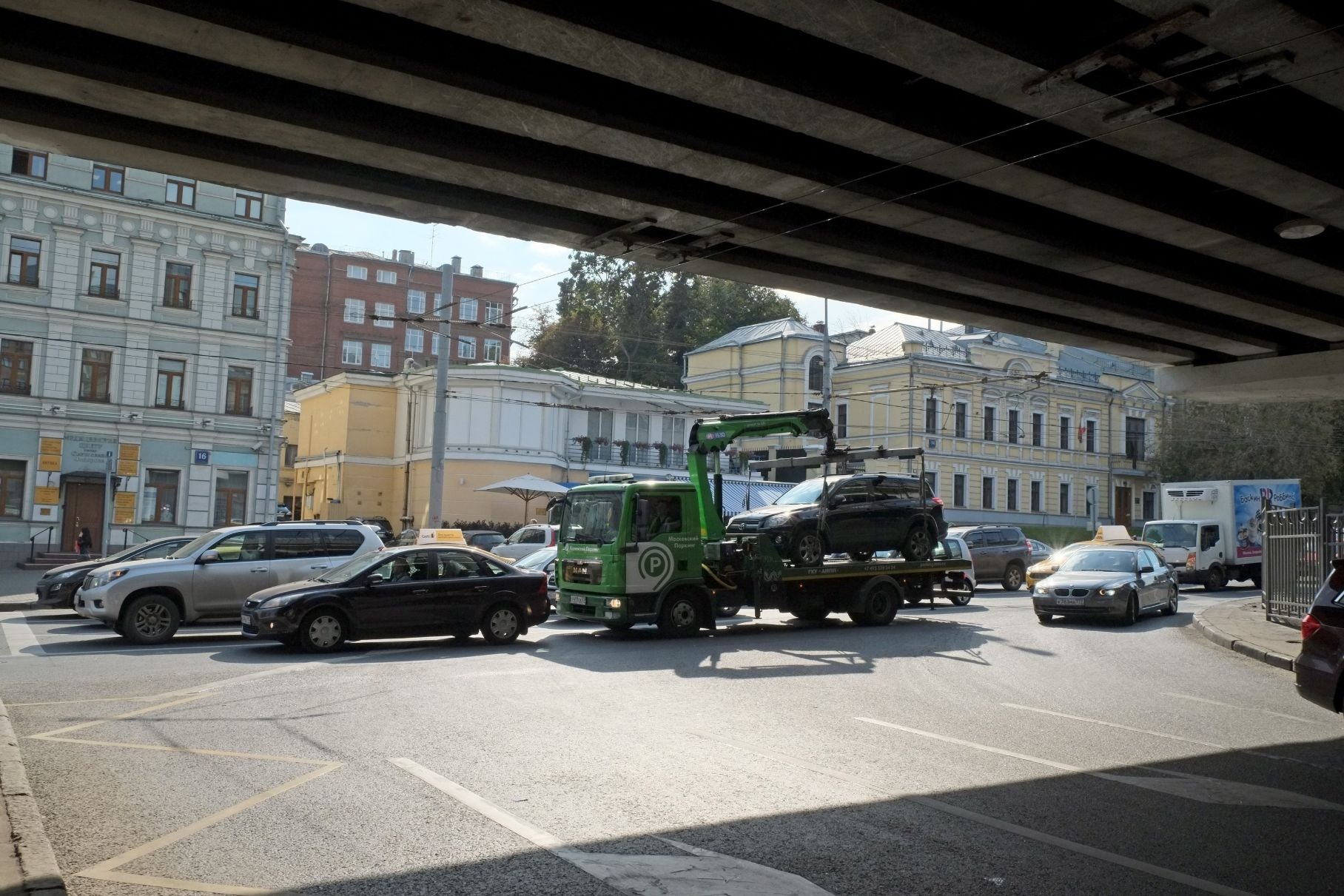 Автомобили без страховки предложили отправлять на штрафстоянку