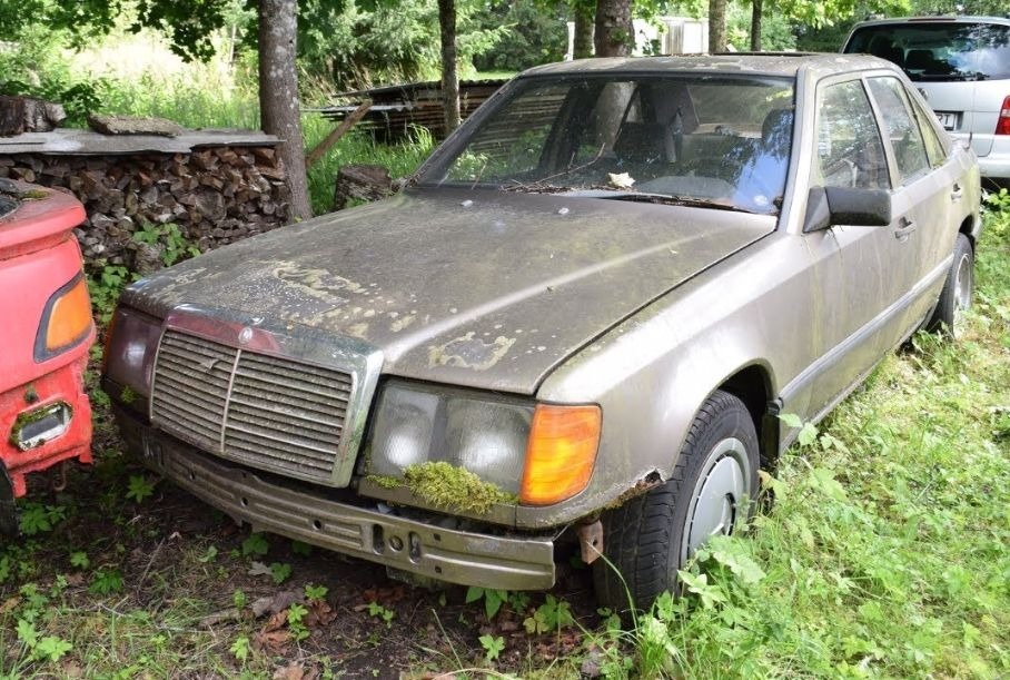 Видео: как заводится Mercedes-Benz W124, который бросили на 16 лет