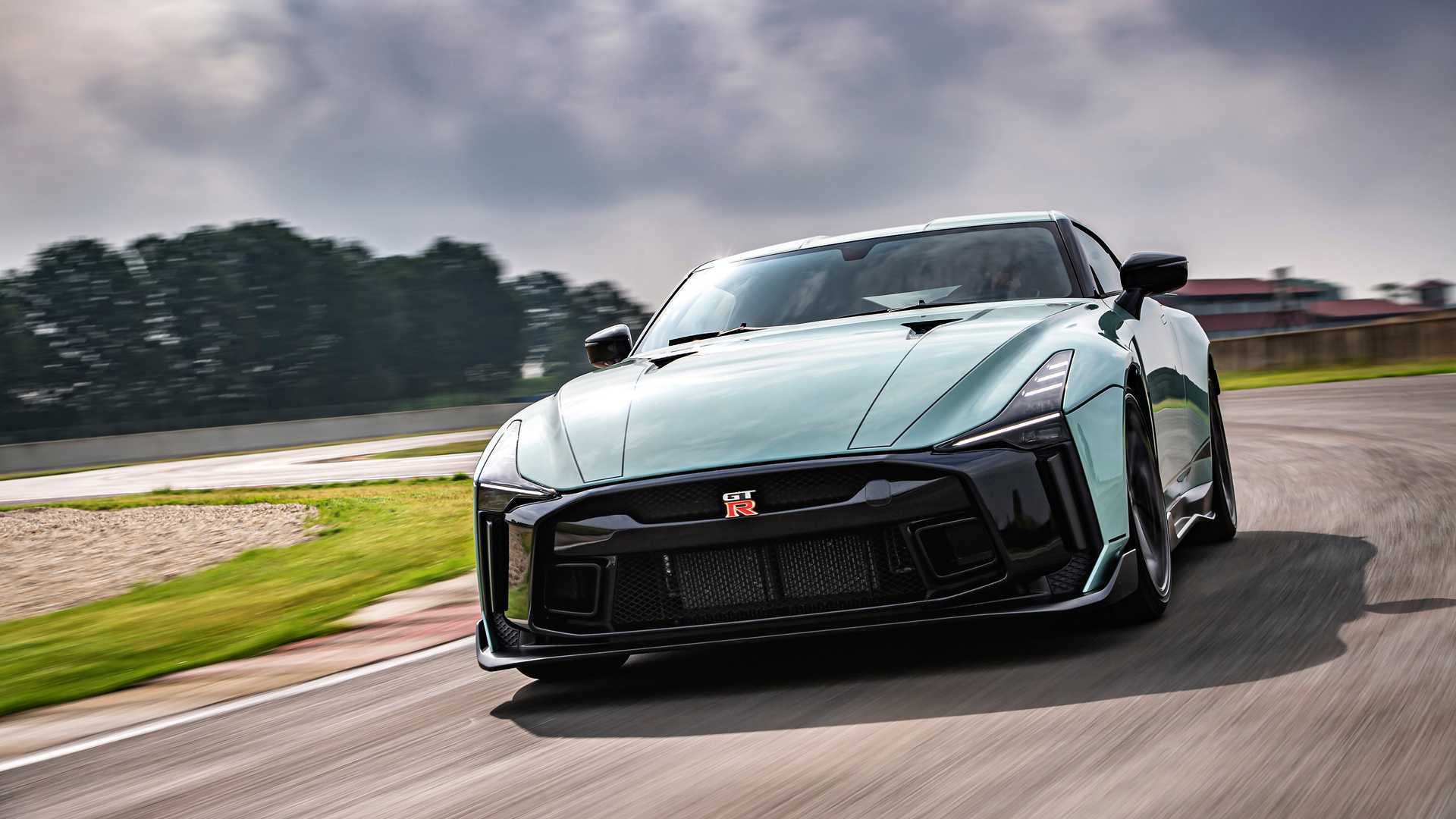 Nissan GT-R нового поколения станет гибридом