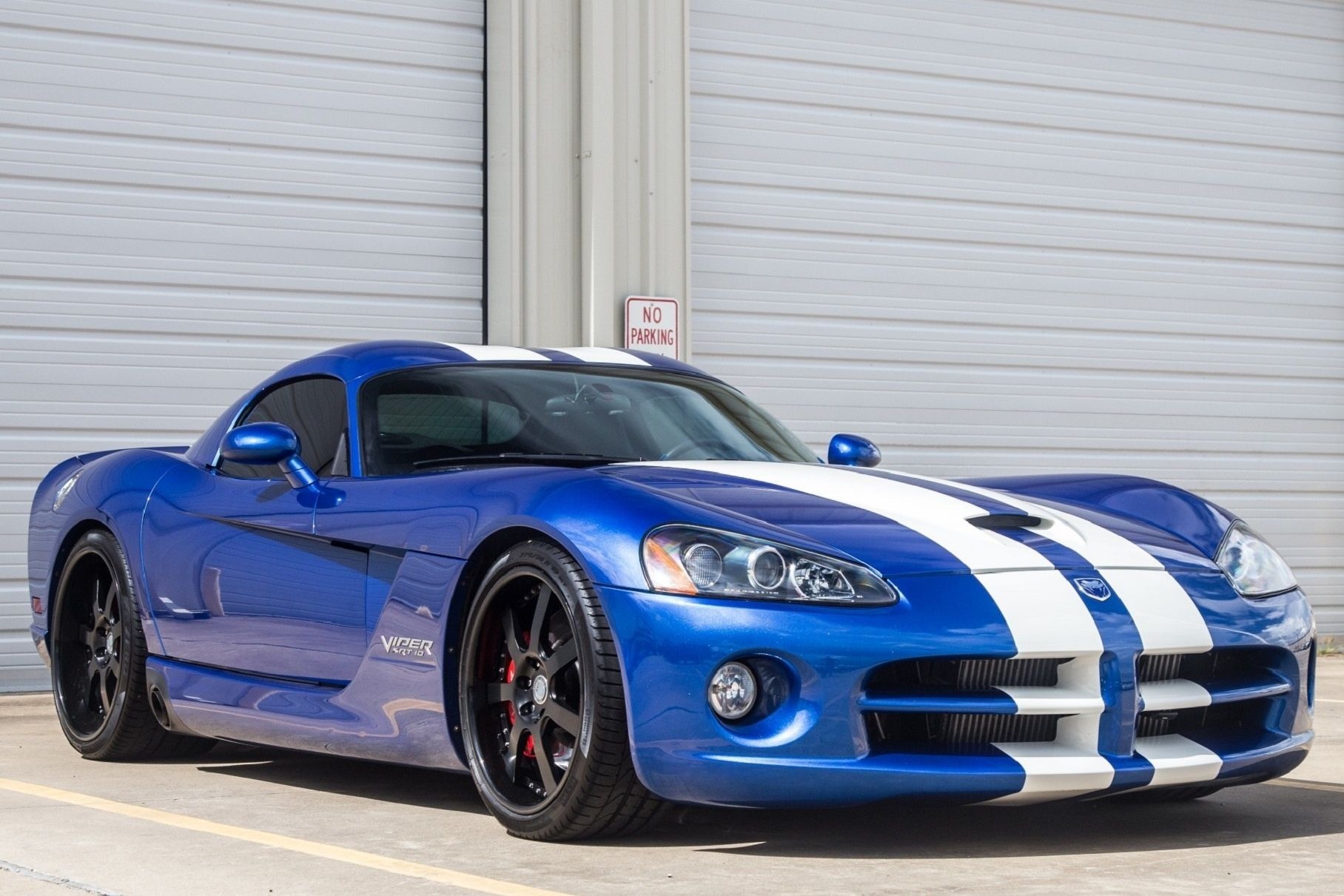 В России отзывают очень старые Dodge Viper