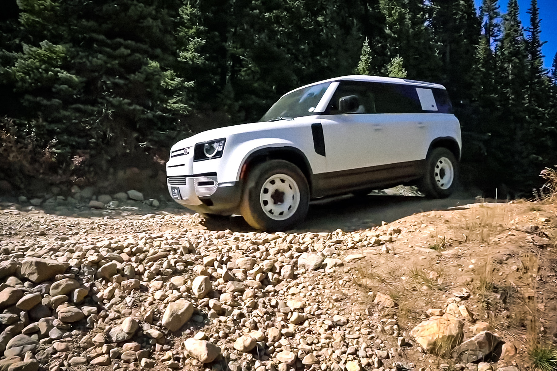 Новый Land Rover Defender сломался на второй день эксплуатации