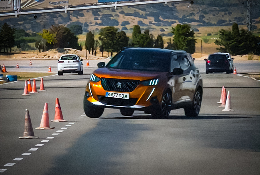 Видео: новый Peugeot 2008 проходит «лосиный тест»