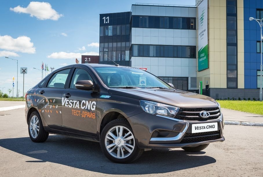 Битопливная Lada Vesta обзавелась двумя новыми опциями